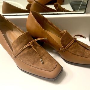 Beige suede Naturalizer pumps with tassel size 9.5